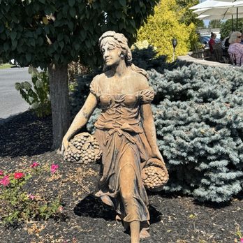 CrossKeys Vineyards - Statue - Wineries Near Me - Mount Crawford, Virginia