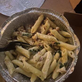 Hideaway Pizza - To Go Pasta Alfredo deluxe with spinach - Pizza Near Me - Warr Acres, Oklahoma Hideaway Pizza - To Go Pasta Alfredo deluxe with spinach - Pizza Near Me - Warr Acres, Oklahoma