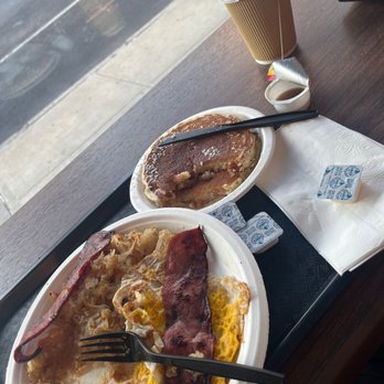 Breakhouse Cafe - the food is 10/10 the food is fresh i definitely recommend it - Breakfast & Brunch Near Me - Brooklyn, New York