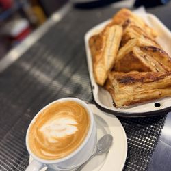 El Gaucho Deli Cafe - Coffe and pastelillos
