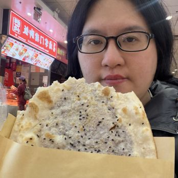 Fat Cat Flatbread - Flatbread Size Comparison to my Head lol! - Specialty Food Near Me - Flushing, New York