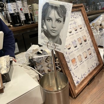 maman - Stunning with a hint of humor! Tip me baby one more time ;) - Bakeries Near Me - West Palm Beach, Florida