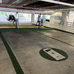 Uhealth - Parking for electric cars near elevator