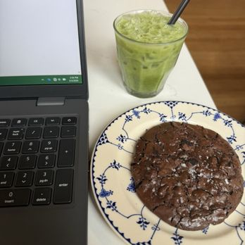 Keeper Coffee - Matcha latte and cookie - Coffee & Tea Near Me - Milwaukie, Oregon