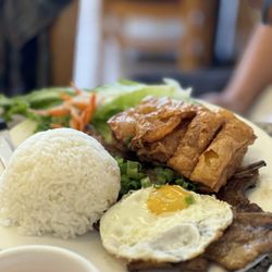 Pho Lee Hoa Phat - 40. Cơm Sườn Hột Gà Tàu Hủ Ky