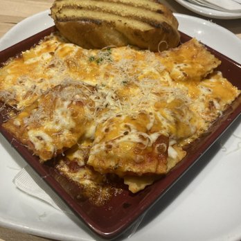 Boston Pizza - a plate of food on a table - Pizza Near Me - Winnipeg, Manitoba Boston Pizza - a plate of food on a table - Pizza Near Me - Winnipeg, Manitoba