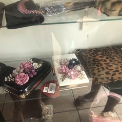 Bordertown Travel Plaza - Beautiful purses