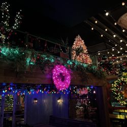 Loco Taqueria & Oyster Bar - Holiday decorations