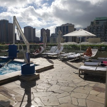 The Lounge - The pool - Lounges Near Me - Honolulu, Hawaii