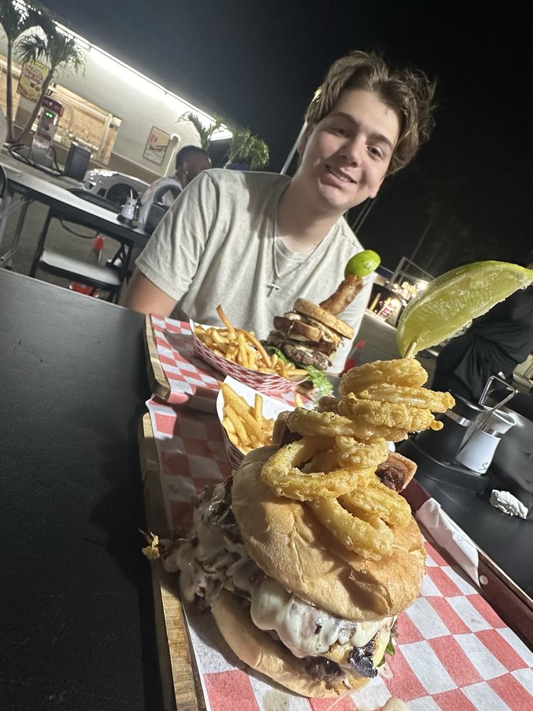 The King Bbq and Grill Logo