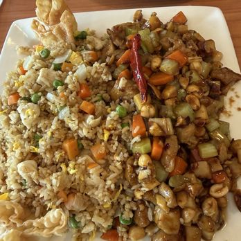 Thanh Vi - C2. Kung Pao Chicken Combination Platter - Vietnamese Near Me - Brooklyn Park, Minnesota Thanh Vi - C2. Kung Pao Chicken Combination Platter - Vietnamese Near Me - Brooklyn Park, Minnesota