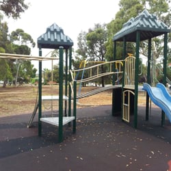 Waratah Square Reserve