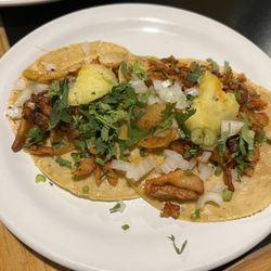 La Parrilla Suiza - tacos al pastor