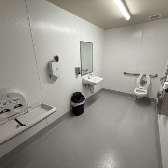 Grocery Outlet - Huge Clean Bathrooms - Grocery Near Me - Falls Church, Virginia Grocery Outlet - Huge Clean Bathrooms - Grocery Near Me - Falls Church, Virginia
