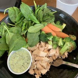 Kale and quinoa bowl with chicken