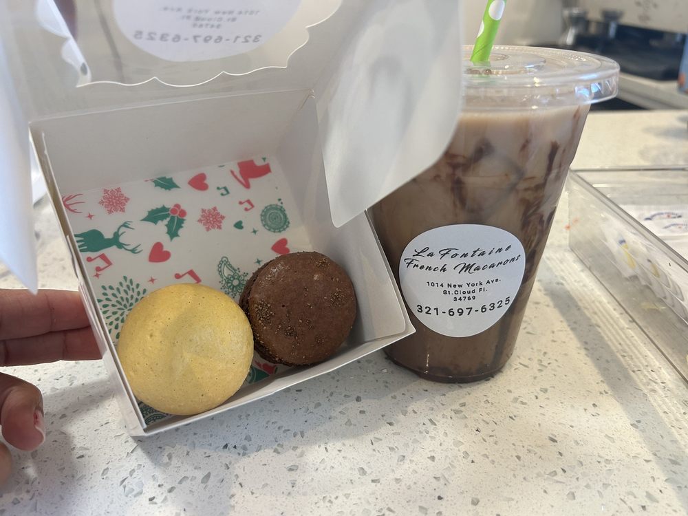 La Fontaine French Macarons Logo