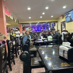 Agave Jalisco - Busy friday nite . A lot of people coming in to eat. This is a good place and good food . Breakfast is really good .