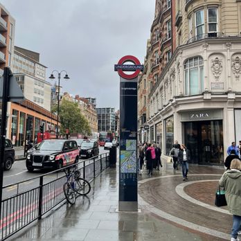 Harrods - Knightsbridge Uderground station - Department Stores Near Me - London, XGL
