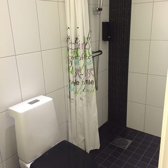 First Hotel Kungsbron - Bathroom of Single room with no window - Hotels Near Me - Stockholm, Alberta