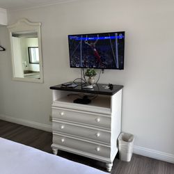 TV at end of bed