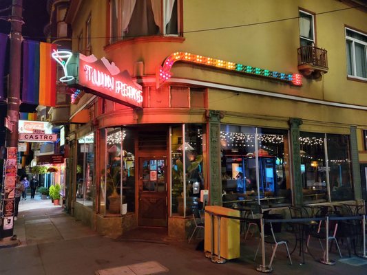 Twin Peaks Tavern by null