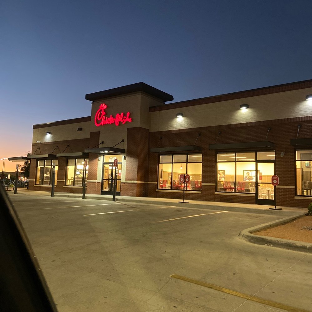 ows the exterior of a chick - fil's restaurant ows the exterior of a chick - fil's restaurant