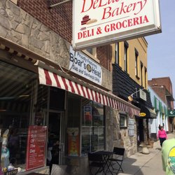 DeLuca's Bakery - Entrance