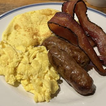 Farmhouse Kitchen + Bar - Scrambled eggs, cheese omelette, links and bacon - Barbeque Near Me - Ponderay, Idaho Farmhouse Kitchen + Bar - Scrambled eggs, cheese omelette, links and bacon - Barbeque Near Me - Ponderay, Idaho