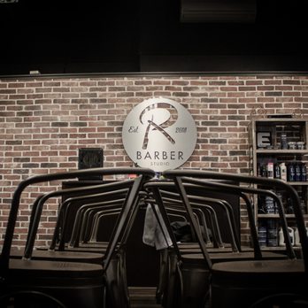 R Barber Studio - Waiting area - Barbers Near Me - Kent, Washington