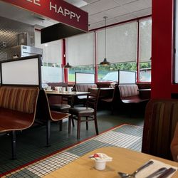 Huddle House - Interior
