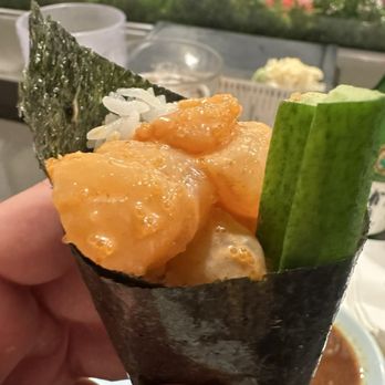 Sushi King - Spicy scallop handroll - Sushi Bars Near Me - Santa Monica, California