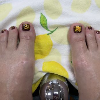 Lucky Nails - Pretty toes and very happy feet!! - Nail Salons Near Me - Cleveland, Tennessee