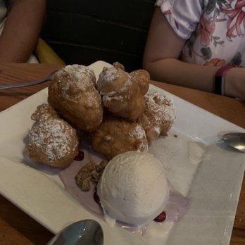 Leon's Full Service - Beignets w/ espresso crumble, berry, and ice cream - Gastropubs Near Me - Decatur, Georgia Leon's Full Service - Beignets w/ espresso crumble, berry, and ice cream - Gastropubs Near Me - Decatur, Georgia
