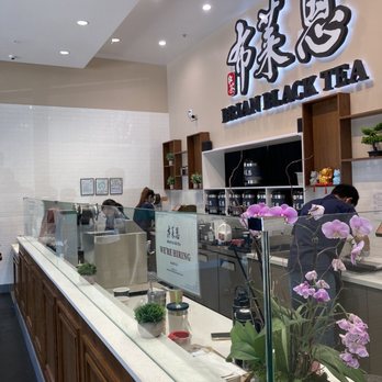 Brian Black Tea - Squad pumping out tea. Peek the good luck cat squad - Bubble Tea Near Me - Fremont, California