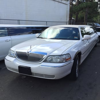 Elegante Limo NYC - 10 passenger Lincoln town car limousine - Limos Near Me - Staten Island, New York Elegante Limo NYC - 10 passenger Lincoln town car limousine - Limos Near Me - Staten Island, New York