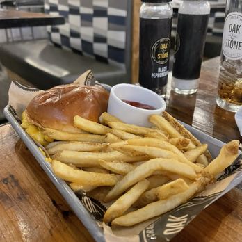 Oak & Stone - Kids burger - Breakfast & Brunch Near Me - Estero, Florida