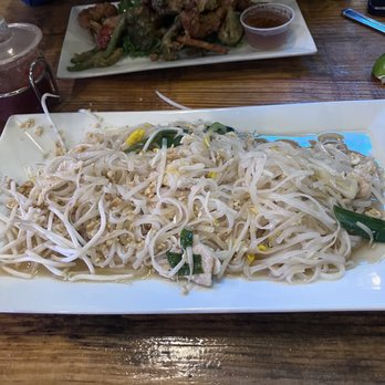 Mom's Siam - Pad Thai chicken - Thai Near Me - Richmond, Virginia Mom's Siam - Pad Thai chicken - Thai Near Me - Richmond, Virginia