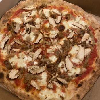 Baciccia Pizza e Cucina - Montanara Pizza - Italian Near Me - Brooklyn, New York