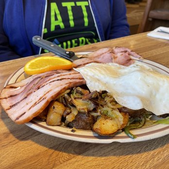 Totem Family Dining - Ham Omelette - Breakfast & Brunch Near Me - Everett, Washington Totem Family Dining - Ham Omelette - Breakfast & Brunch Near Me - Everett, Washington