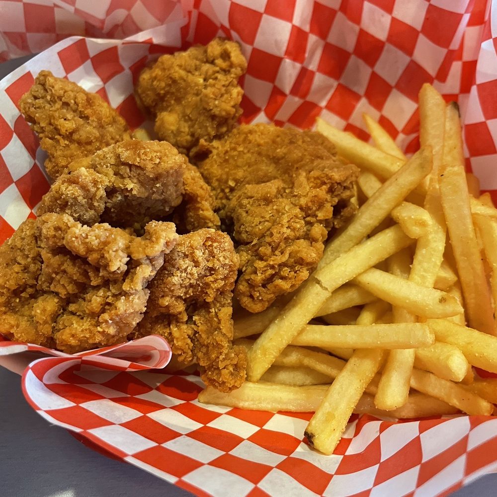 Border Dogs & Michelaguas - Kids chicken strip meal - Hot Dogs Near Me - Camarillo, California