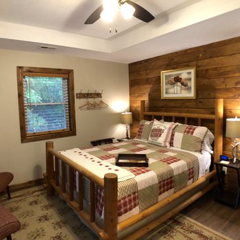 Walnut Waters Bed and Breakfast - Willow Queen Suite includes private bath and patio. - Bed & Breakfast Near Me - Lone Jack, Missouri Walnut Waters Bed and Breakfast - Willow Queen Suite includes private bath and patio. - Bed & Breakfast Near Me - Lone Jack, Missouri