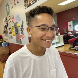 Johnnys Barbershop