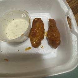 Aye yall be playing in a mfka face The hell is this? Just pissed me clean tf off Ong folks gave me some extra small Party wings