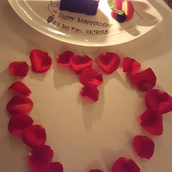 Fantino - They surprised us with an anniversary treat and beautiful rose petals on our table. - Mediterranean Near Me - Cancún, ROO Fantino - They surprised us with an anniversary treat and beautiful rose petals on our table. - Mediterranean Near Me - Cancún, ROO