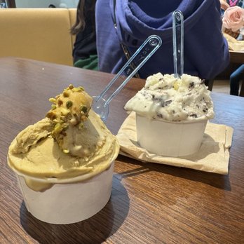 Eataly - Short Hills - Pistachio gelato and stracciatella gelato - Pizza Near Me - Millburn, New Jersey
