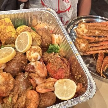 Red Hook - C3. Snow Crab Legs 1/2combo All Day - Seafood Near Me - Memphis, Tennessee
