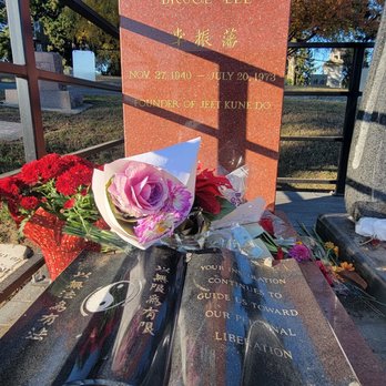 Bruce Lee and Brandon Lee Gravesite - Landmarks & Historical Buildings Near Me - Seattle, Washington Bruce Lee and Brandon Lee Gravesite - Landmarks & Historical Buildings Near Me - Seattle, Washington
