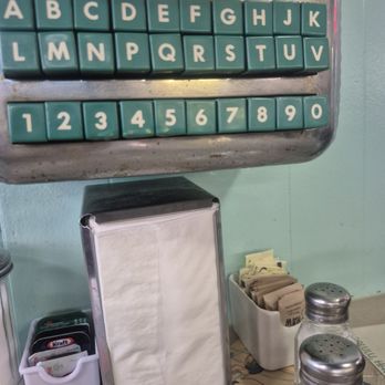 The Templeton - Table jukebox - Breakfast & Brunch Near Me - Vancouver, British Columbia