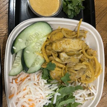 Lotus Banh Mi - Curry Chicken Rice Bowl - Vietnamese Near Me - Naperville, Illinois