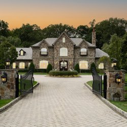 Reaf Fun - Twilight hour for a beautiful property